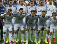 重返赛场引发热议！Karsa在日本队比赛中最后时刻胜出观众掌声雷动