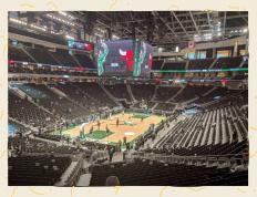 密尔沃基雄鹿决赛绝杀纽约尼克斯，周琦砍下18记关键球，全场沸腾(周琦球赛视频)